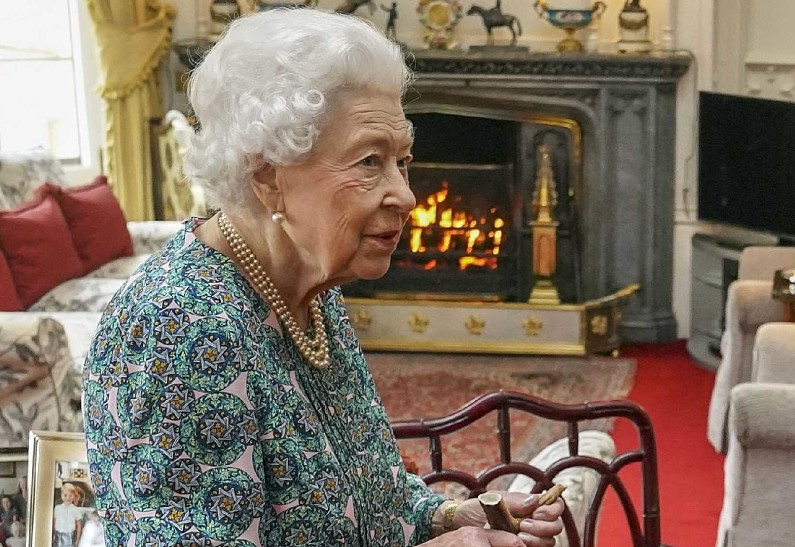 95-летняя Елизавета II вынуждена отменить часть своих планов из-за болезни