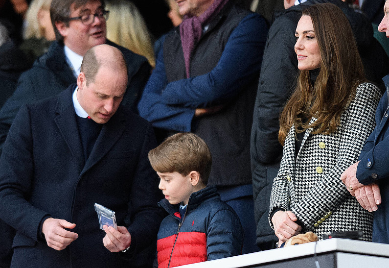 Принц Уильям и Кейт Миддлтон вместе со старшим сыном посетили матч по регби. Фото!
