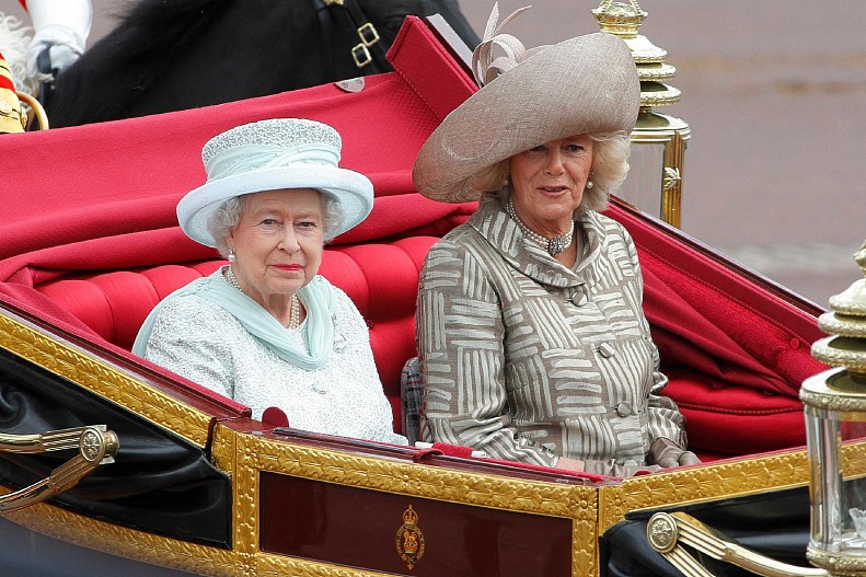 Королева Елизавета II и герцогиня Корнуолльская Камилла