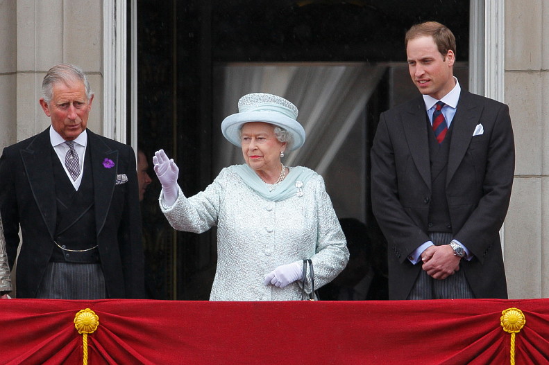 Принц Чарльз, королева Елизавета II и принц Уильям