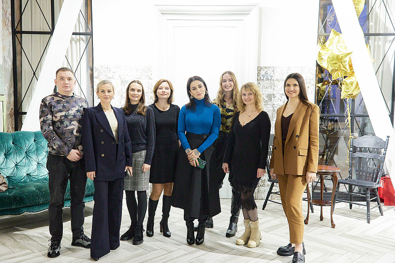 Тина Канделаки со студентами курса «Дизайнер Общения»