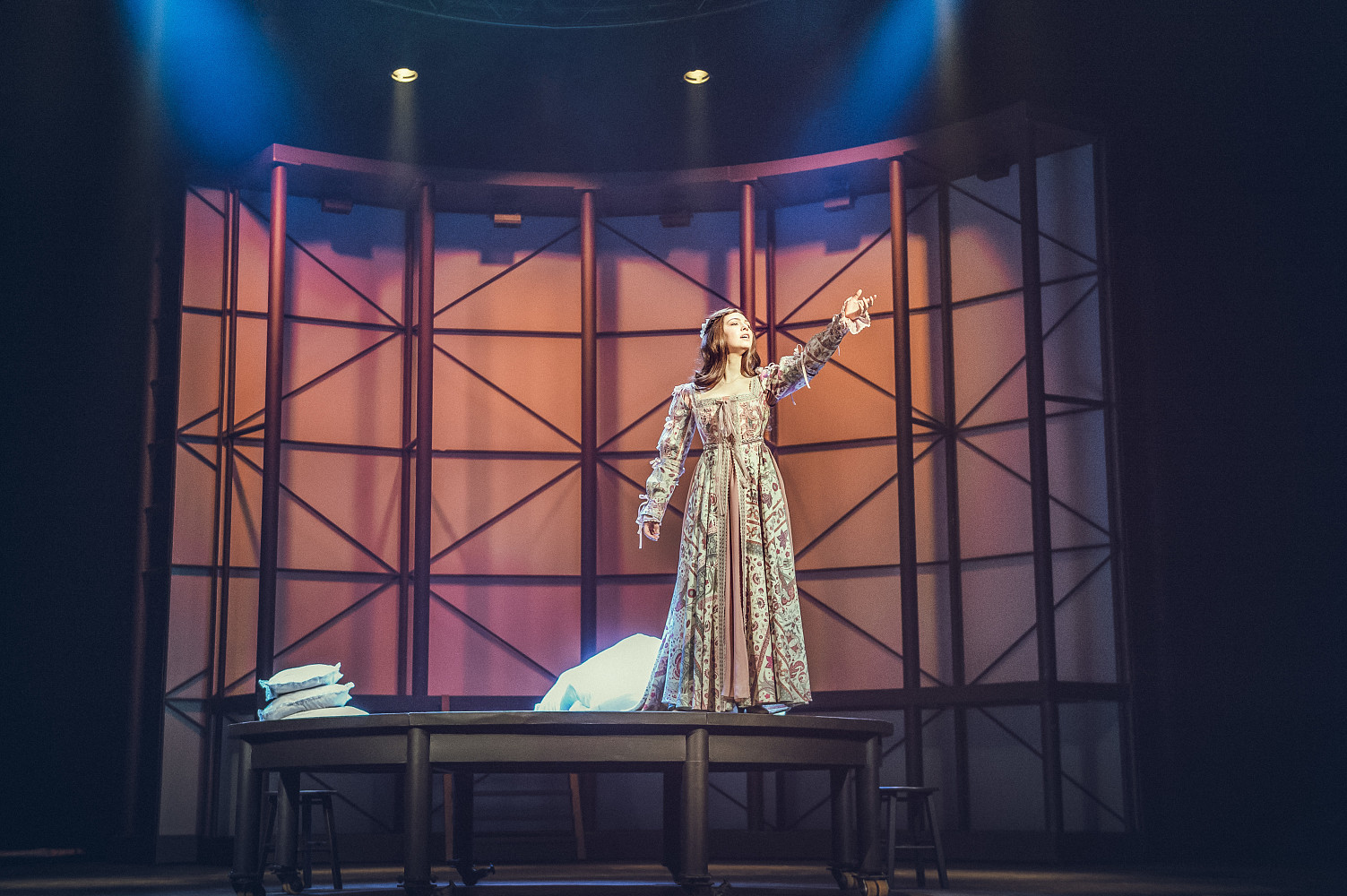 Влюбленный шекспир спектакль москва. Таисия вилкова спектакль влюбленный шекспир. Влюбленный шекспир спектакль театр пушкина. Влюбленный шекспир театр пушкина. Влюбленный шекспир театр пушкина актеры.