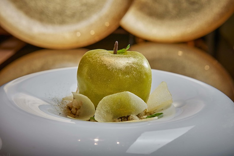 Десерт в форме зеленого яблока