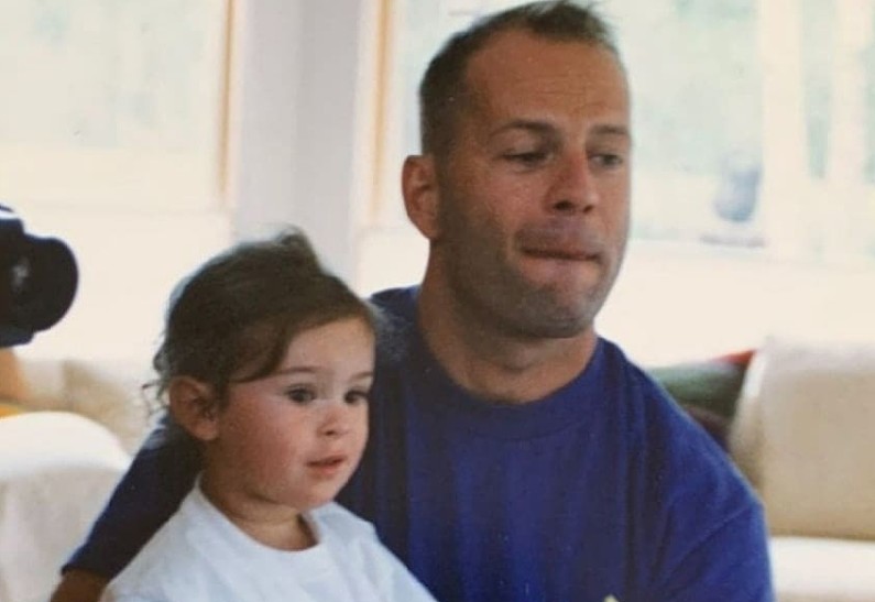 Румер Уиллис поделилась трогательными детскими фотовоспоминаниями о своем отце