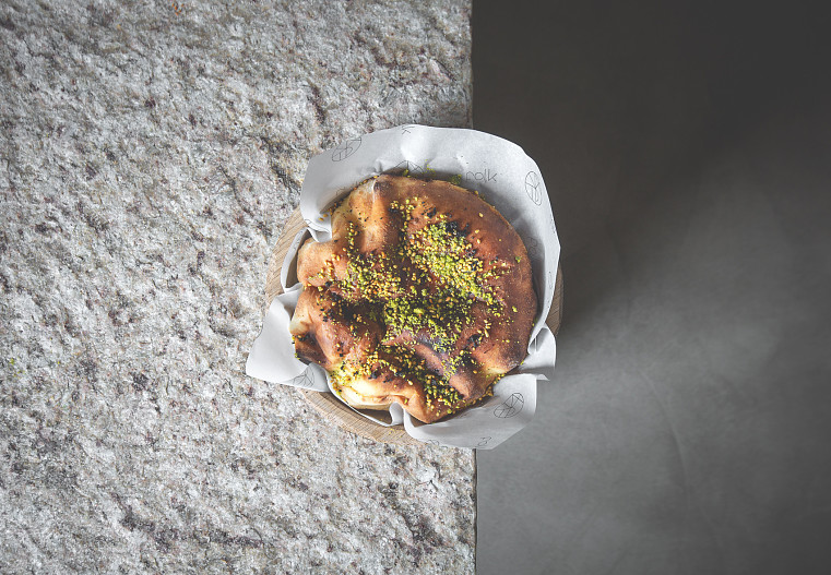 Лепешка, кунжут, фисташки