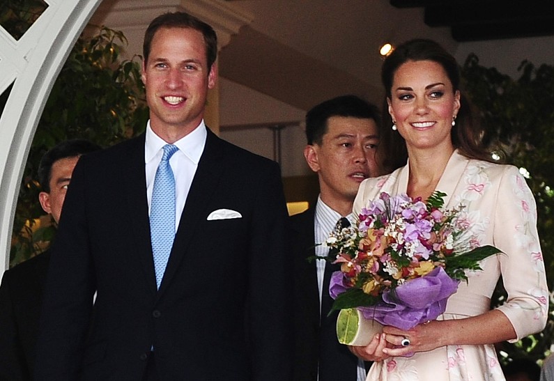 Как принц Уильям помогал Кейт Миддлтон в свадебных сборах? Это очень трогательно!