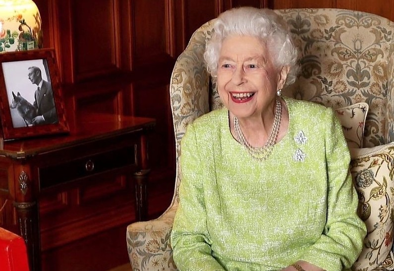 Королевская семья трогательно поздравила Елизавету II с Международным женским днем. Фото!