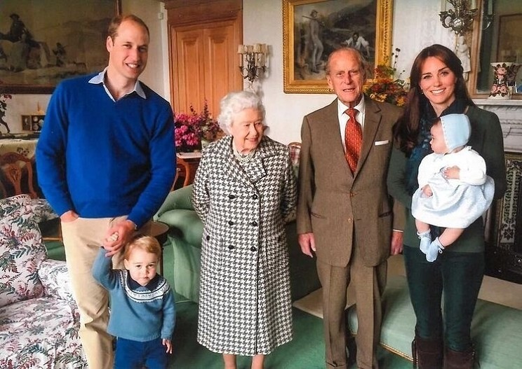 Принц Уильям и Кейт Миддлтон с детьми, королева Елизавета II, принц Филипп