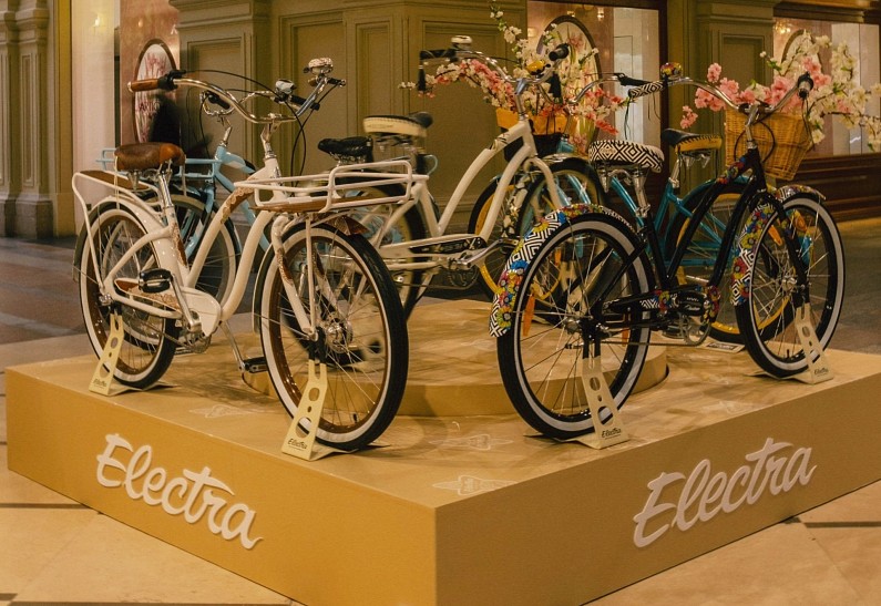 Electra Bicycle Company открыла выставку велосипедов в ГУМе