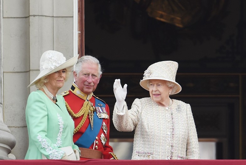 Принц Чарльз, Камила Паркер-Боулз и Елизавета II