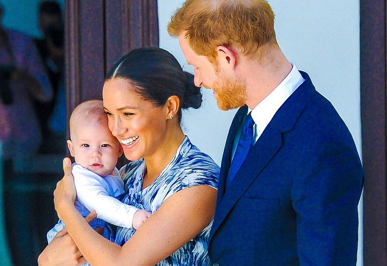 Лучше поздно, чем никогда: королева Елизавета II скоро встретится с правнуками Арчи и Лилибет