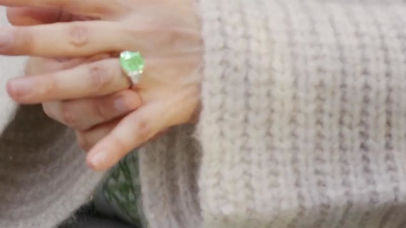 Джкннифер Лопес продемонстрировала кольцо с бриллиантом
