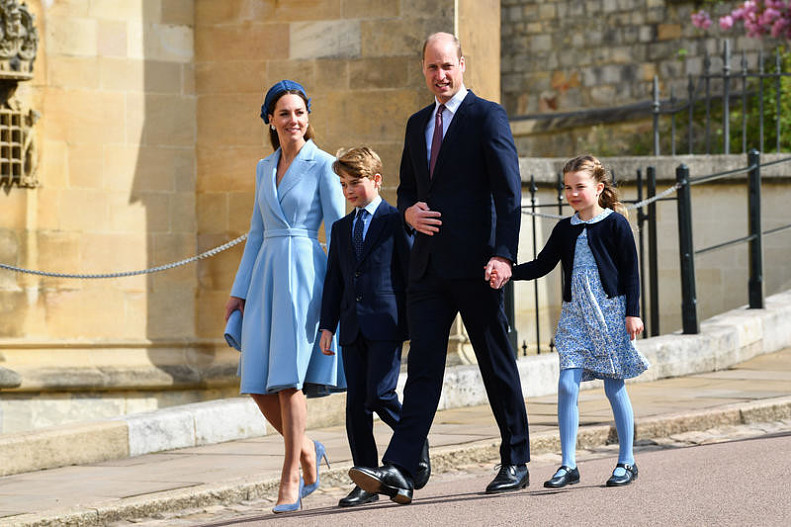 Кейт Миддлтон и принц Уильям со своими детьми