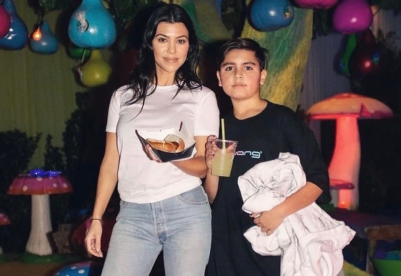 12-летний сын Кортни Кардашьян устроил скандал в Сети. Подробности!