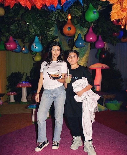 Менсон Дисик с матерью Кортни Кардашьян