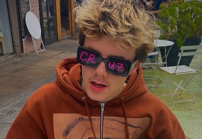 Круз Бекхэм идет по стопам Виктории Бекхэм и начинает музыкальную карьеру