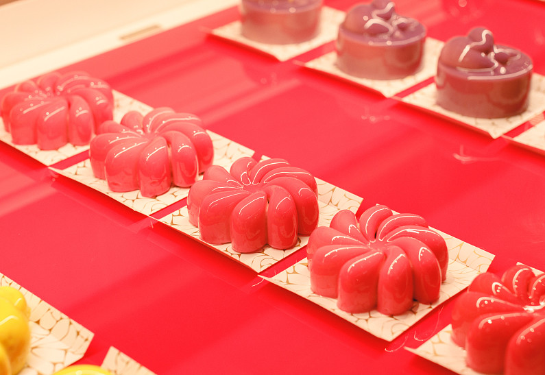 Художник-визионер Саша Фролова представила линейку скульптурных десертов