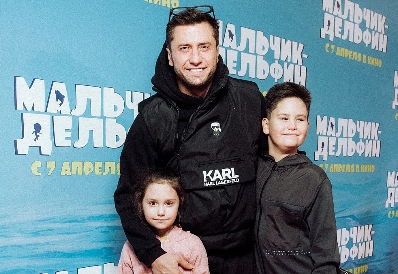 Павел Прилучный с детьми, Клава Кока, Кристина Асмус и другие на премьере фильма «Мальчик-дельфин»