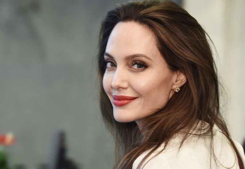 «Обманщица!»: Анджелина Джоли разочаровала публику своим малодушным поступком после громкого заявления
