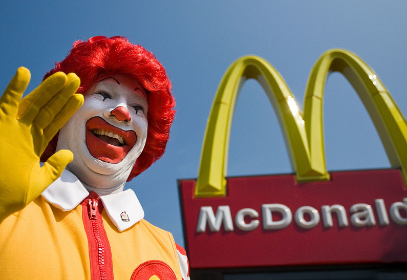 СМИ: McDonald’s продолжит работу в России под другим брендом