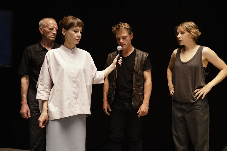 Кадр из фильма «Дышите свободно»