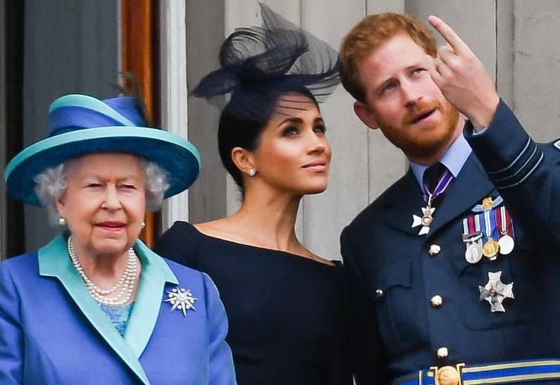 Принц Гарри и Меган Маркл отказались стоять на балконе Букингемского дворца вместе с Елизаветой II