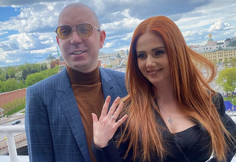 «Как сверкает»: Лена Катина показала помолвочное кольцо стоимостью 13,5 миллионов рублей
