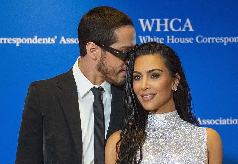 Пит Дэвидсон сделал татуировку с инициалами детей Ким Кардашьян