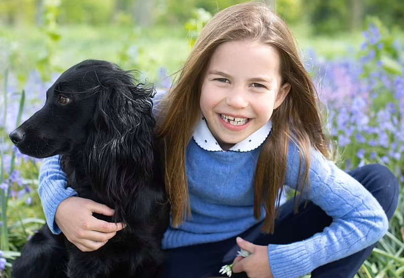 Копия папа: Кейт Миддлтон и принц Уильям поделились новыми фотографиями принцессы Шарлотты в честь ее 7-летия