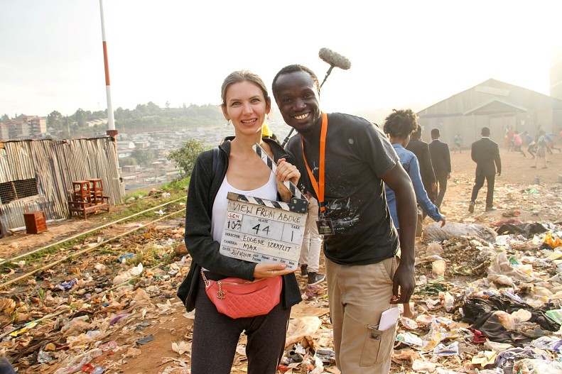 Ольга Леснова на съемках в Кении