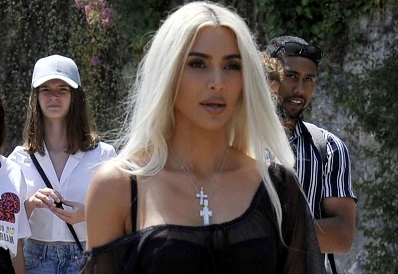 Ким Кардашьян обратилась в суд, спасаясь от навязчивого поклонника