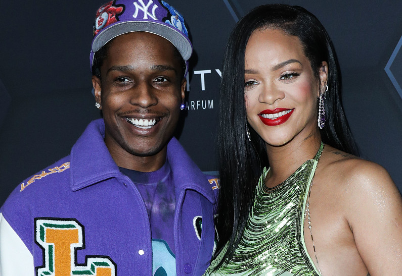 Рианна с семьей планирует покинуть США. И вот почему!