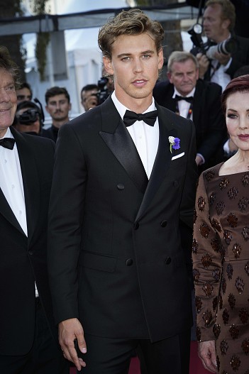 Остин Батлер