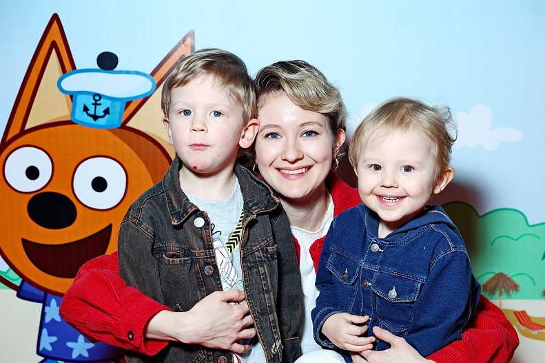 Яна Гладких с сыновьями