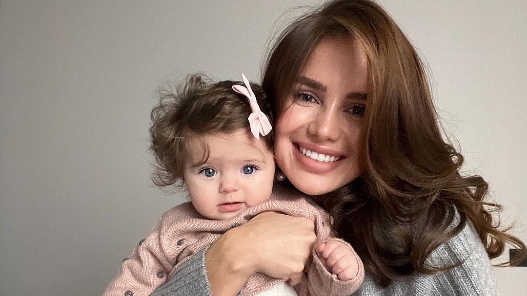 Алекса родила дочь. Дочь алексы. Алекса певица 2023. Алекса певица. Алекса с дочкой 2023.