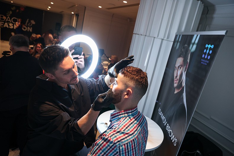 Броу-дизайнер Илья Адамов