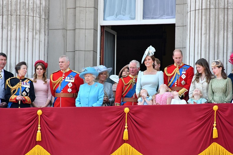 Члены королевской семьи