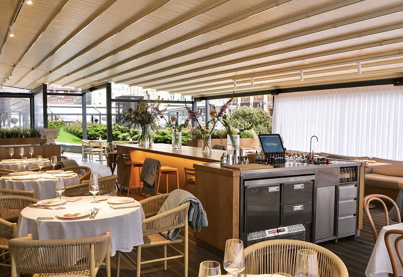 Завтраки на летней веранде ресторана Sage