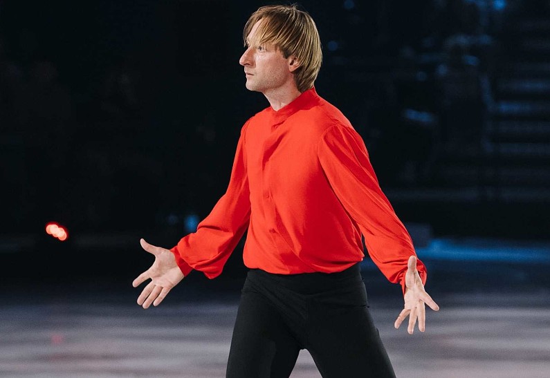 «А превратились в белых журавлей»: 11 тысяч зрителей плакали под выступление Евгения Плющенко и Димы Билана