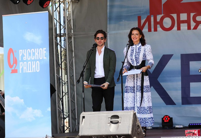 Звезды «Русского Радио» поддержали жителей Херсона душевным концертом