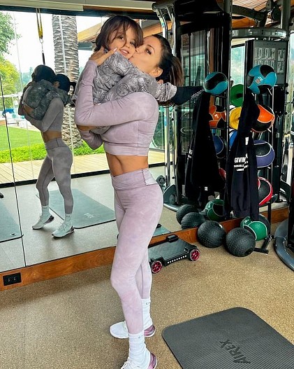 Ева Лонгория со своим сыном