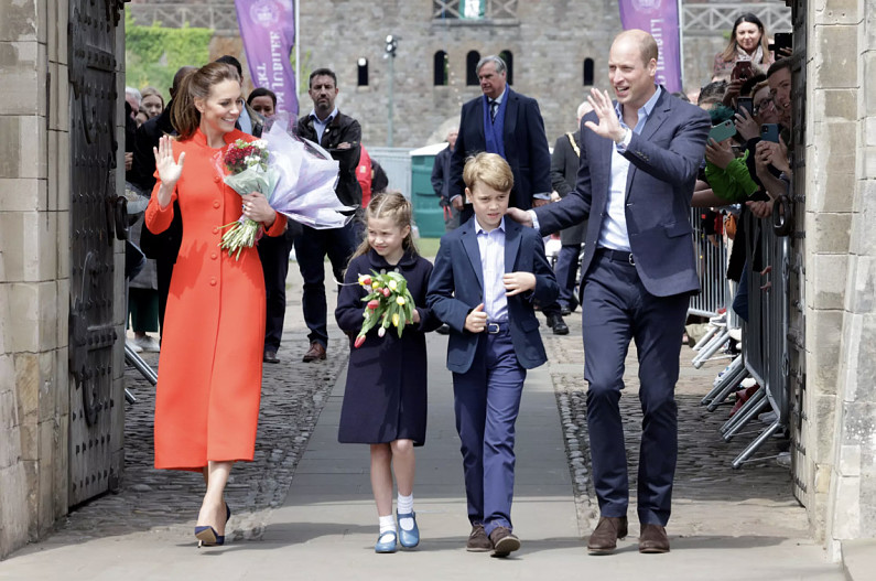  Принц Уильям и Кейт Миддлтон с детьми
