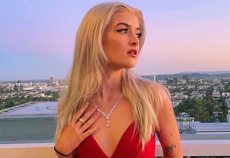 Девочка выросла: 18-летняя дочь Чарли Шина и Дениз Ричардс завела аккаунт на OnlyFans