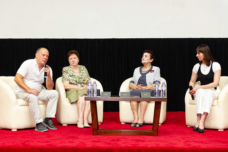 Андрей Андреевич Борзенко, Ольга Андреевна Борзенко, Паина Сиднеевна Джаксон, Ксения Виноградова (PREMIER)