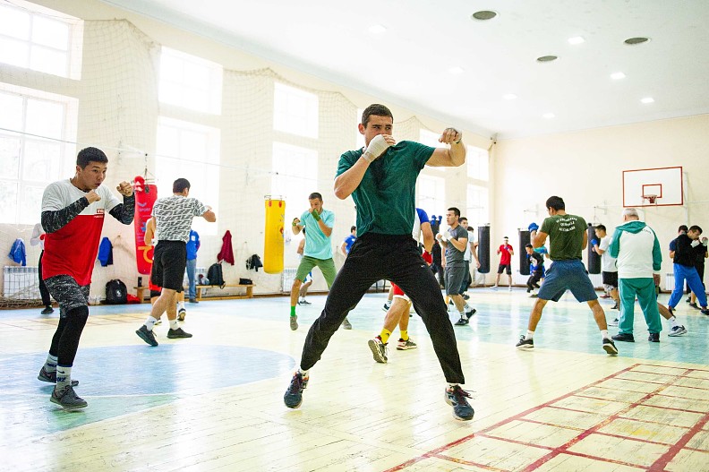 Тренировка боксеров в Янгиобаде