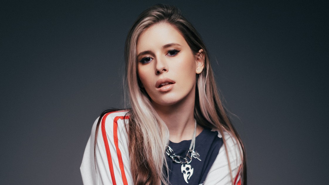 Жалаңаш минет фотосуреттері Ольга Шелесттің есегін кім блять? Қызықты порно видео.