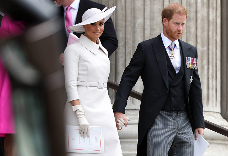 Королевское воссоединение: принц Уильям, принц Гарри, Кейт Миддлтон и Меган Маркл встретились на службе в честь Елизаветы II