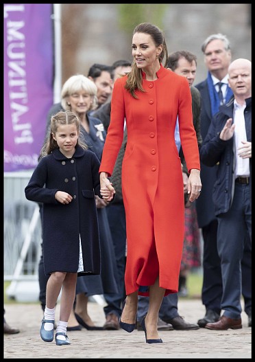 Кейт Миддлтон с принцессой Шарлоттой