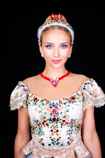 Виктория Синицина (серьги Mercury из коллекции Miss Russia)