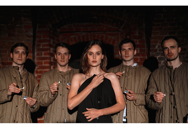 «Местные» нашли свою сцену: интервью с режиссером и актерами нового спектакля МХТ имени А. П. Чехова